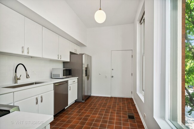 Foto del edificio - 2058 N Seminary Ave