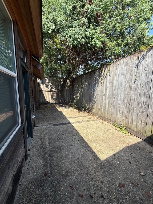 Building Photo - 8464 Bayou Fountain Ave