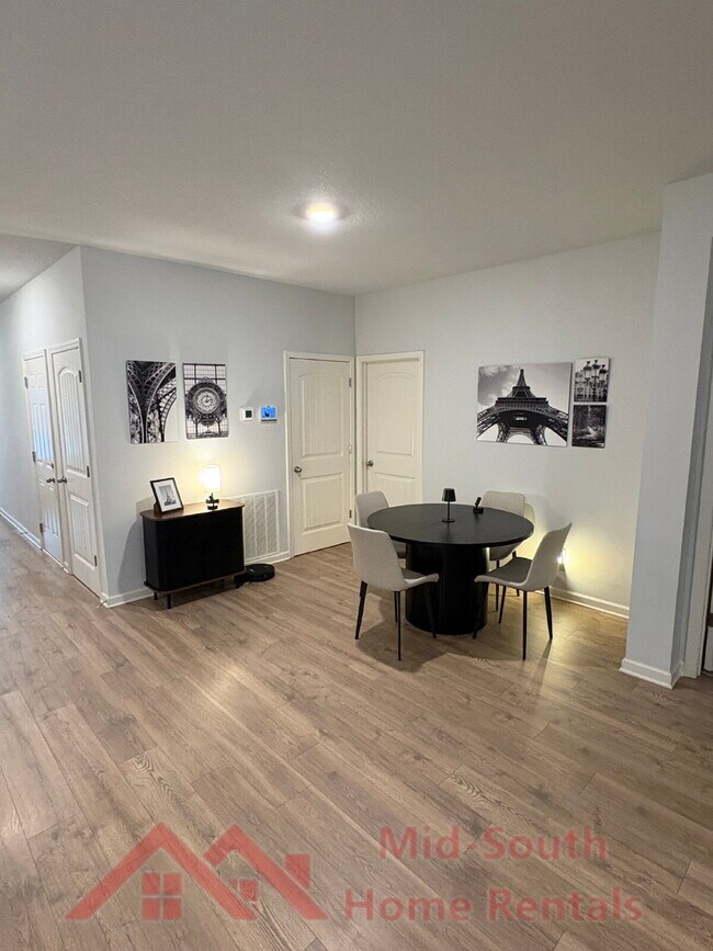 Building Photo - 515 Windemere Lp