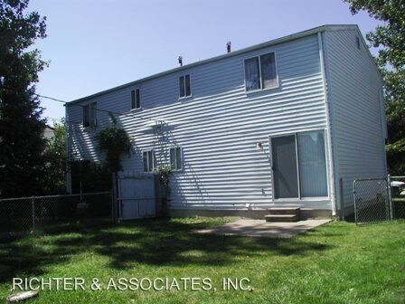Building Photo - 3 br, 1.5 bath Apartment - 2050 N. SHELDON