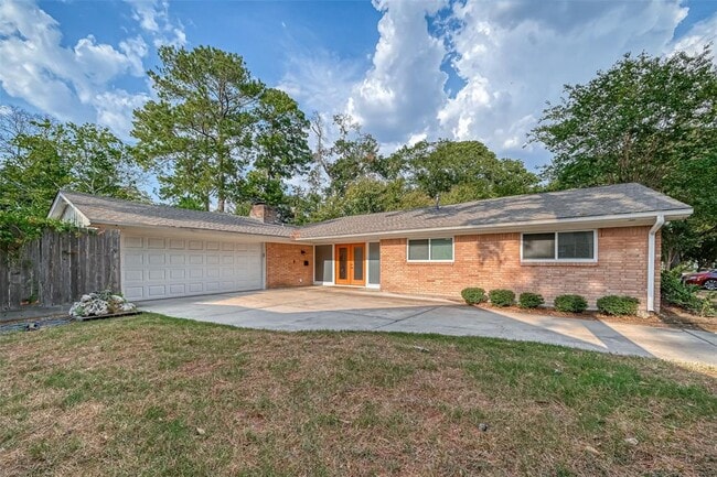 Building Photo - 10138 Hazelhurst Dr