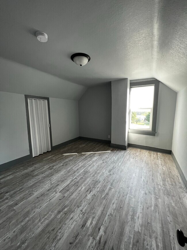 bedroom 2 - 1509 Mount Pleasant St