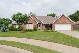 Building Photo - 43 Bellwood Dr