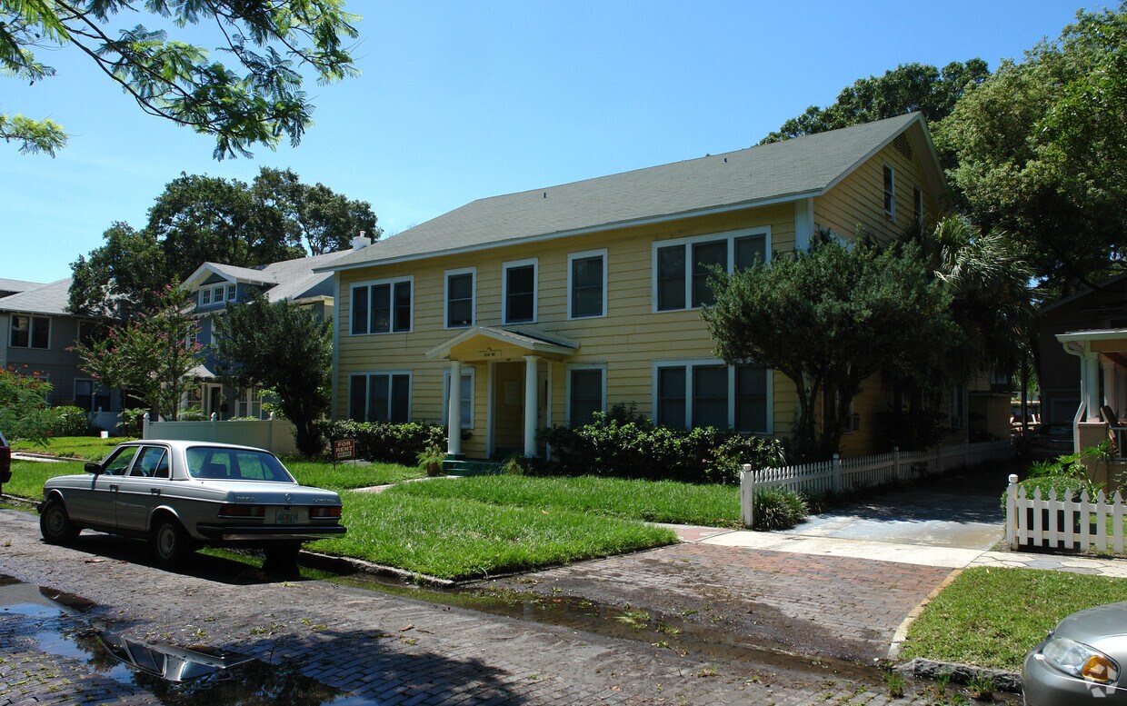 Building Photo - Old Northeast Flats