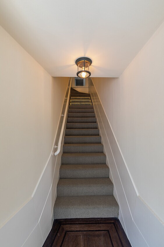 Foto principal - 2728 Baker St