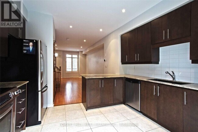 Building Photo - 117A The Queensway