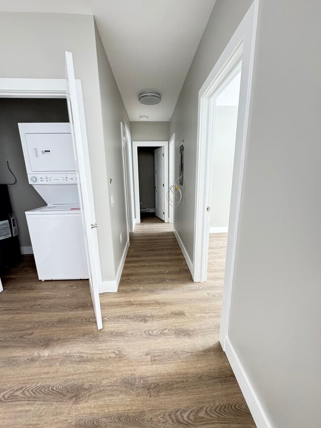 Building Photo - Unit E4 - 199 Pine Street