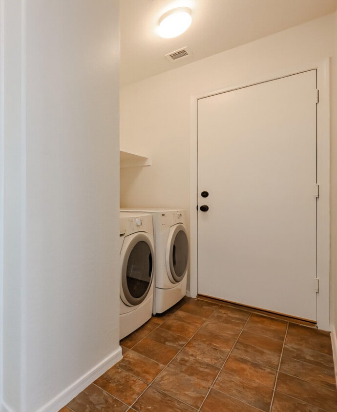 Building Photo - Beautiful Home In Legacy Parc!