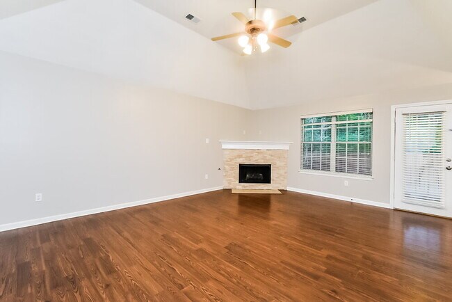 Foto del edificio - 7214 Grapetree Trail