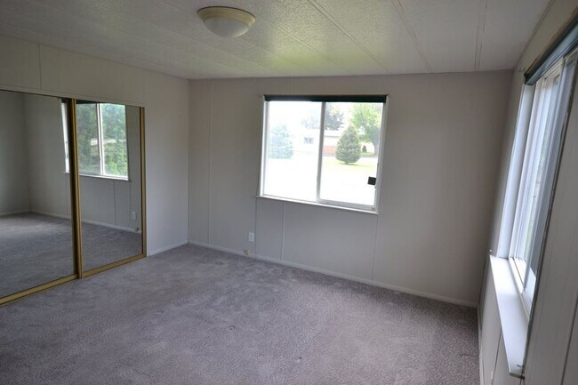 Foto del edificio - 566 SW Paiute St