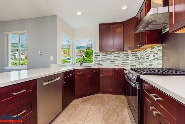 Building Photo - Gorgeous Home | Remodeled | Desirable Location