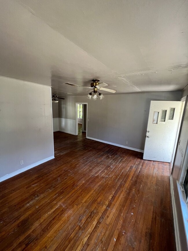 Building Photo - 912 Drexel St