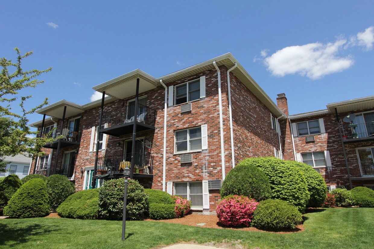 38 Dean St Unit 380I, Norwood, MA 02062 Condo for Rent in Norwood, MA