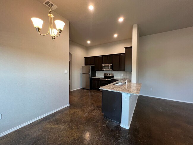 Building Photo - Duplex Available now off King Street