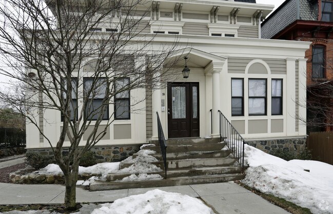 Building Photo - 42 Westervelt Ave