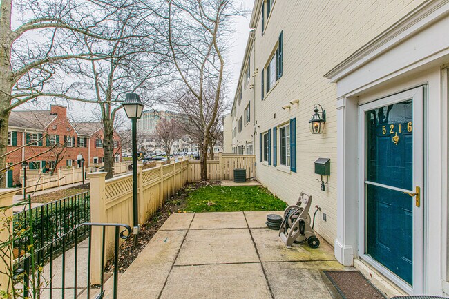 Building Photo - 5216 Maris Ave