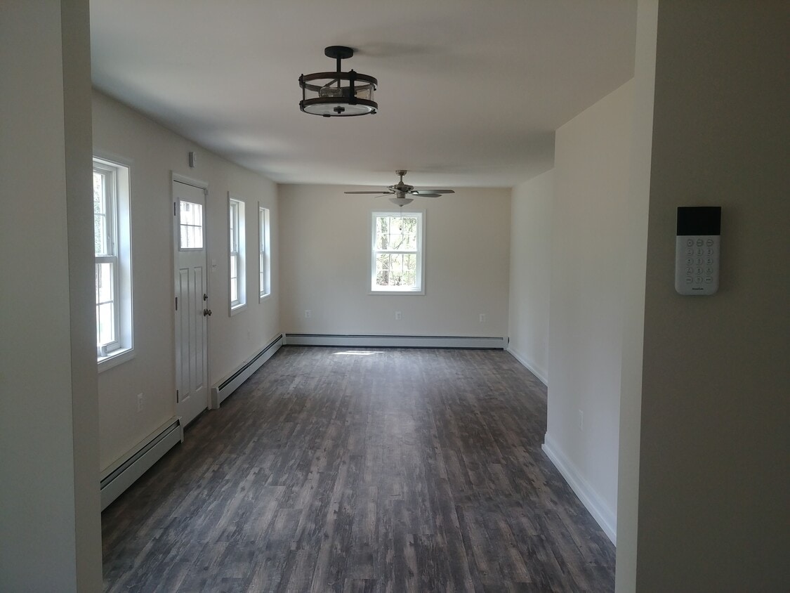 Living room and dining room - 16201 Marlboro Pike