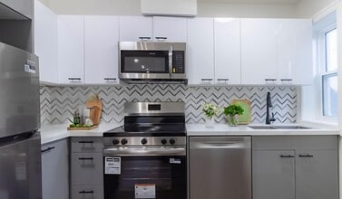 Building Photo - 52 Charlton Ave W