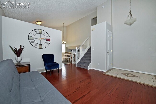 Building Photo - 6870 Bear Tooth Dr