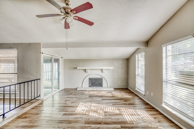 Foto del edificio - 15614 Mendocino Dr