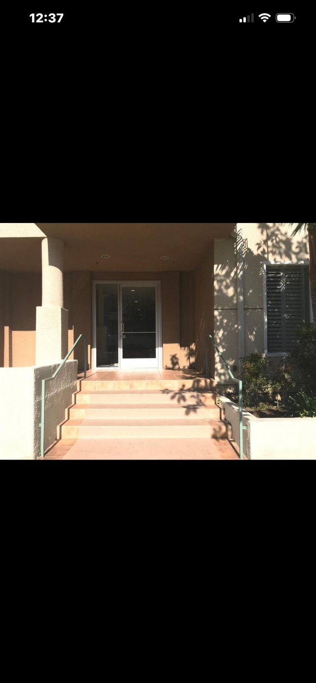 Foto del edificio - 10790 Rose Ave