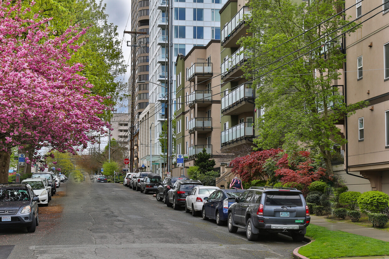 Foto principal - Charbonneau Apartments