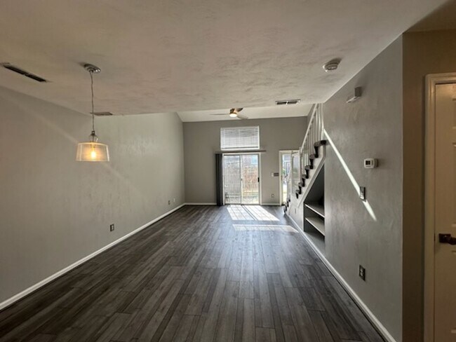 Foto del edificio - Gorgeous Townhouse is Riverwalk