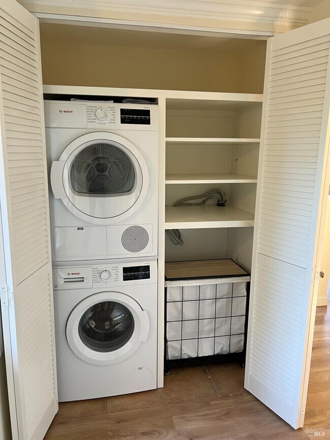 Foto del edificio - 65 Sir Francis Drake Blvd