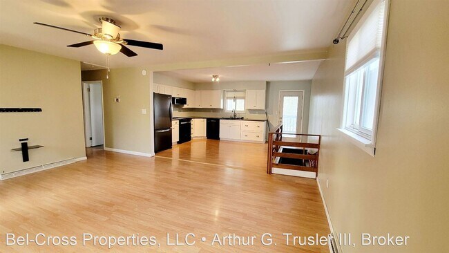 Foto del edificio - 3 br, 2 bath House - 1313 Airport Blvd
