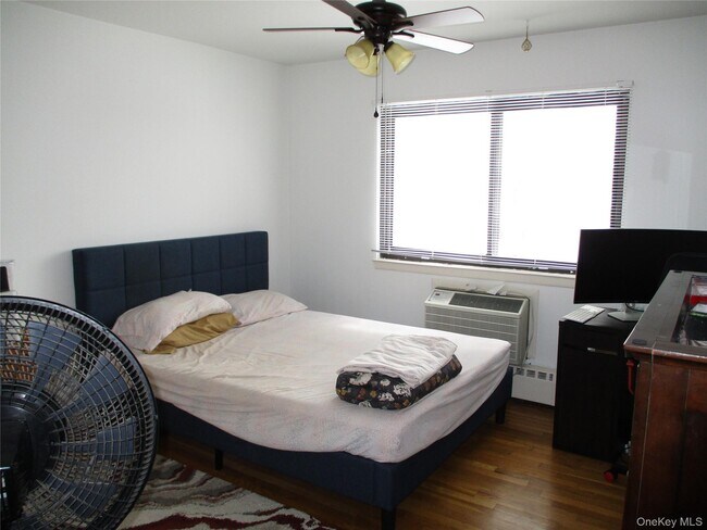 Foto del edificio - 2 W Lawrence Park Dr