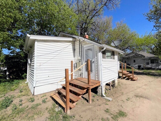 Foto del edificio - 121 W 7th Ave