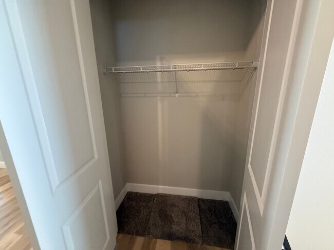 Building Photo - Spacious home in Bremerton.  Apply today t...