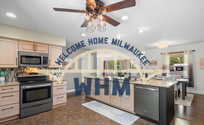 Building Photo - 17505 Royalcrest Dr