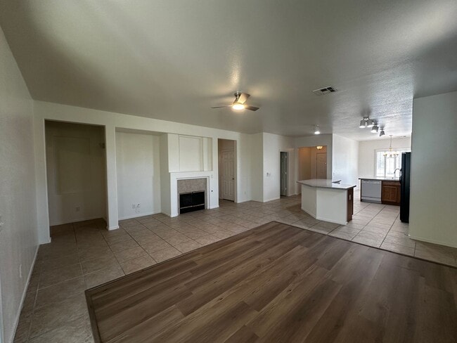 Building Photo - 10912 Golden Birch Pl