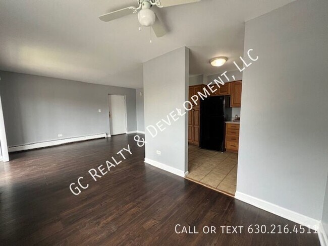 Building Photo - ***ADDISON LOCATION / 2 BDRM / HEAT INCLUD...