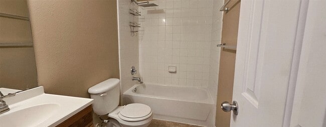 Building Photo - 911 Richview Dr