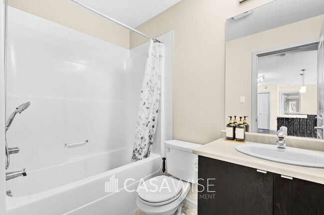 Photo du bâtiment - 340-340 Windermere Rd NW