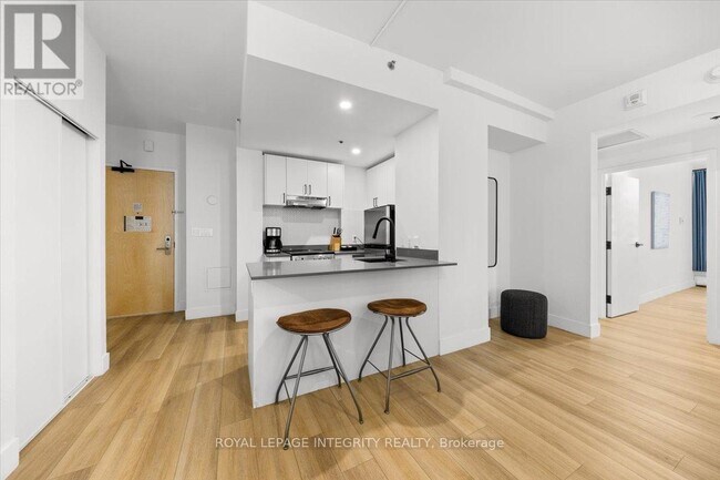Photo du bâtiment - 161 Laurier Ave W