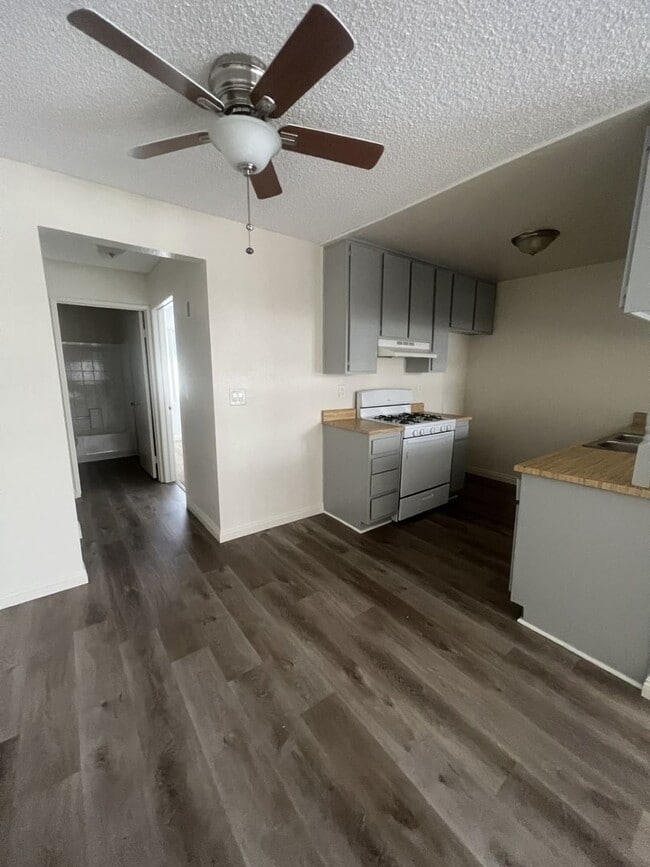Interior Photo - 8541 Foothill Blvd., Sunland