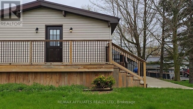 Building Photo - 96 Bayview Dr