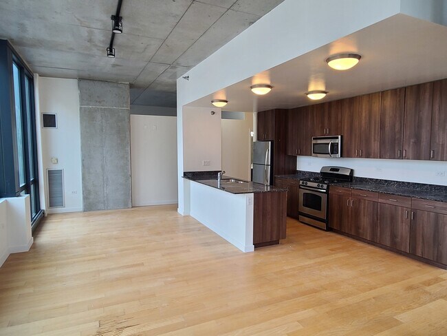 Building Photo - 235 W Van Buren St