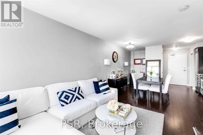 Building Photo - 320 Richmond St E