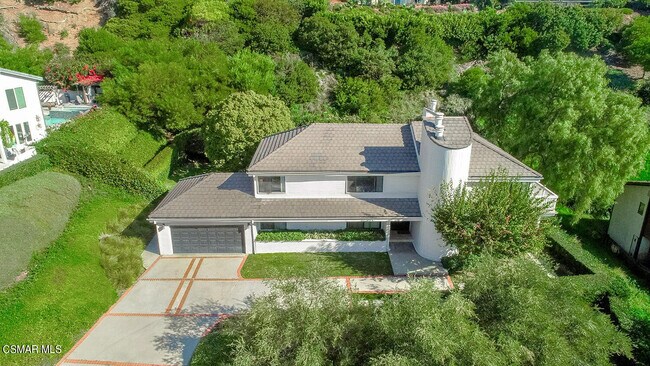 Building Photo - 3824 Malibu Country Dr
