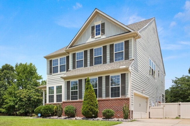 Building Photo - Beautiful 4 Bed 2.5 Bath