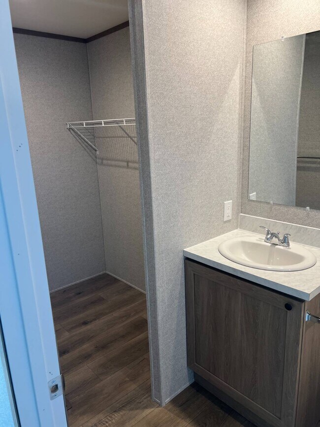 Foto del edificio - 200 E Zora St