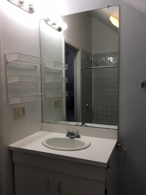 bathroom - 4 Raymond St