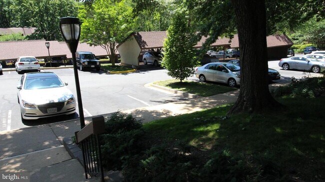 Foto del edificio - 1646 Parkcrest Cir
