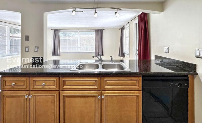 Building Photo - 5912 Della Dr