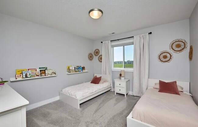 Building Photo - 2700 Yordi Dr