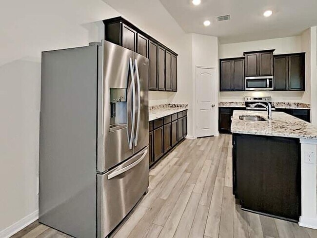 Building Photo - 7914 Cactus Plum Dr